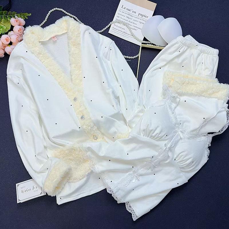 

Трендовый бархатный пижамный комплект 2025 для женщин: Милый и уютный домашний и уличный костюм-тройка Extra Large белый