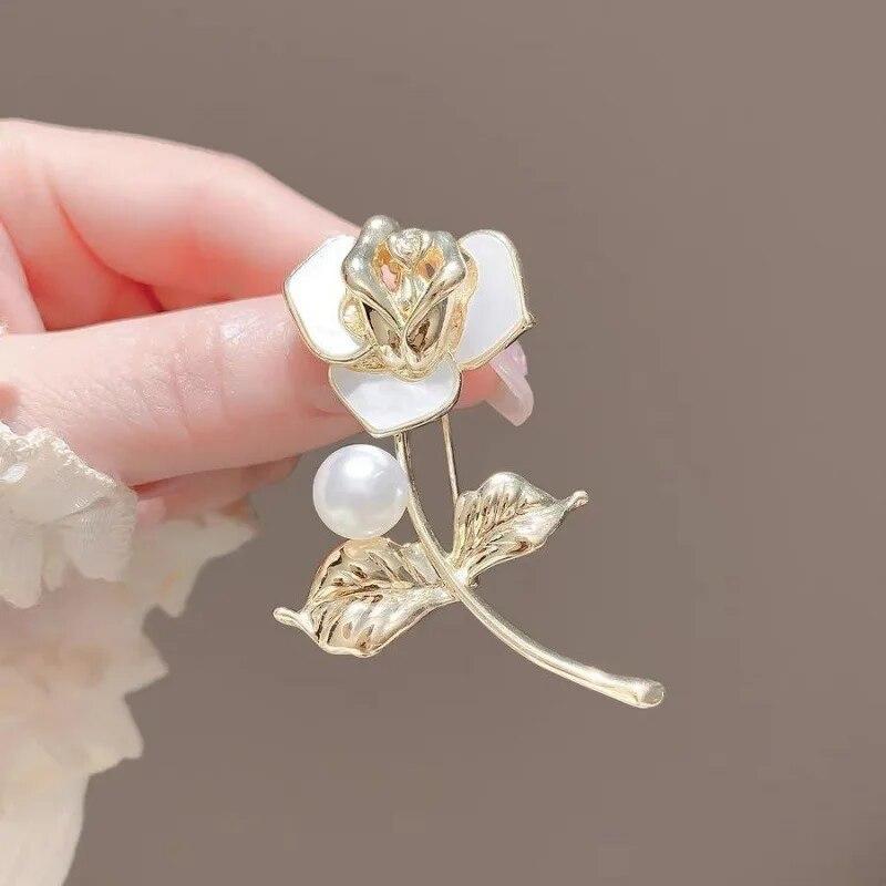 Luxury Golden Wheat Metal Brooch for Women Suit Sweater Stylish Lapel Pins Exquisite Rhinestones Jewelry Accessories Couple Gift