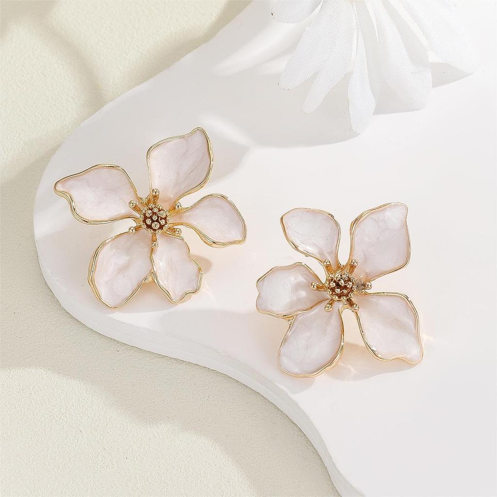 Five Petals Flowers Drop Earrings for Women Trendy Green White Enamel Oil Blooming Gardenia Flowers Dangle Earrings Jewelry