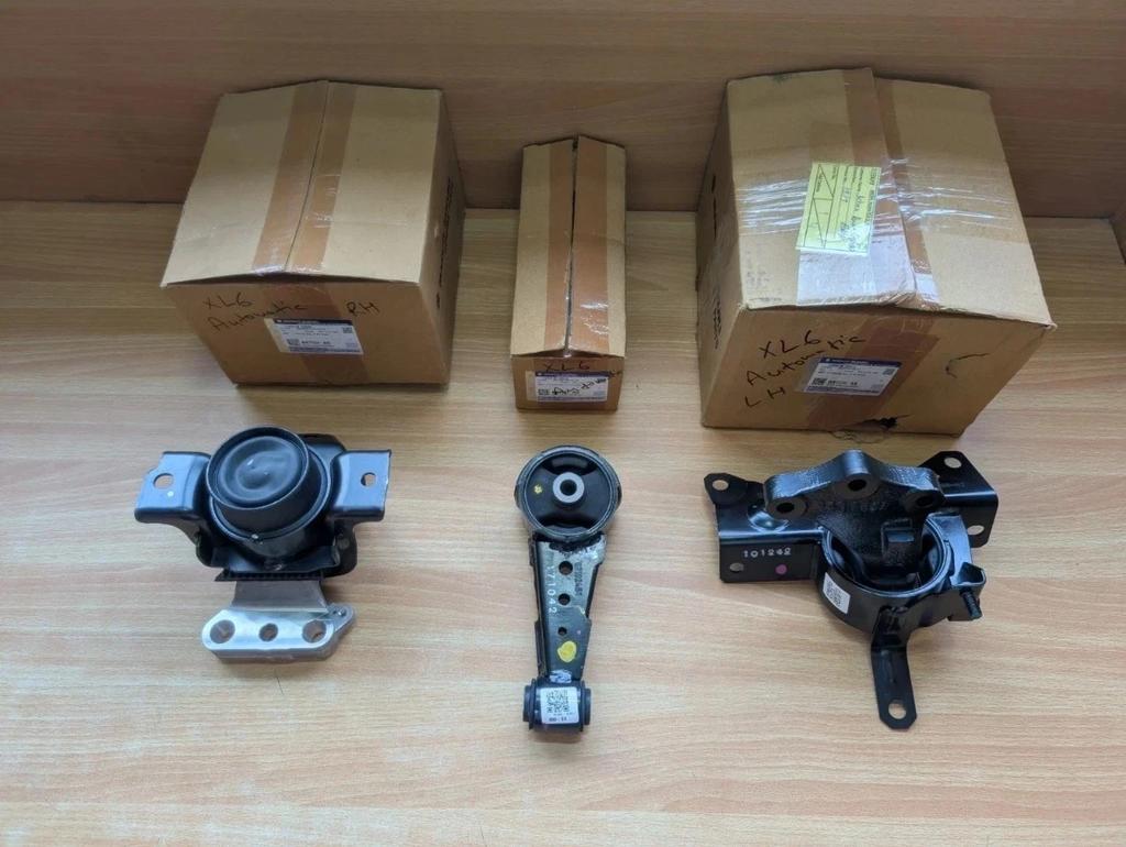New Genuine Engine Mount Set Suzuki Ertiga Automatic Transmission 2018-2022