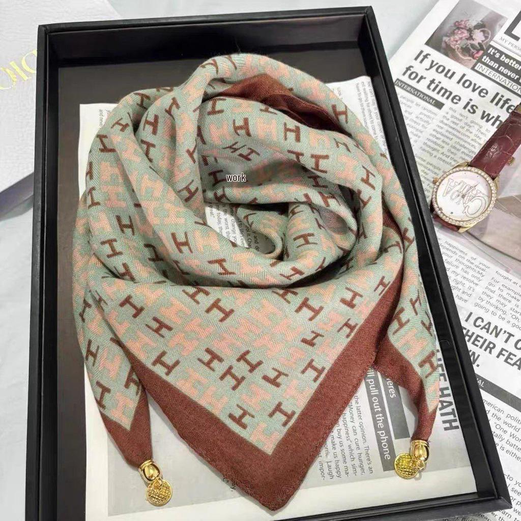 Women's Magnetic Buckle Neck Scarf - Lightweight, Comfortable Cotton, Versatile Style