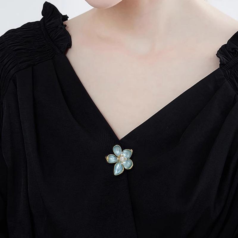 Simple and Elegant Crabapple Flower Brooch, High-end Women's Exquisite Pearl Brooch, Elegant Oil-dripping Flower Pin