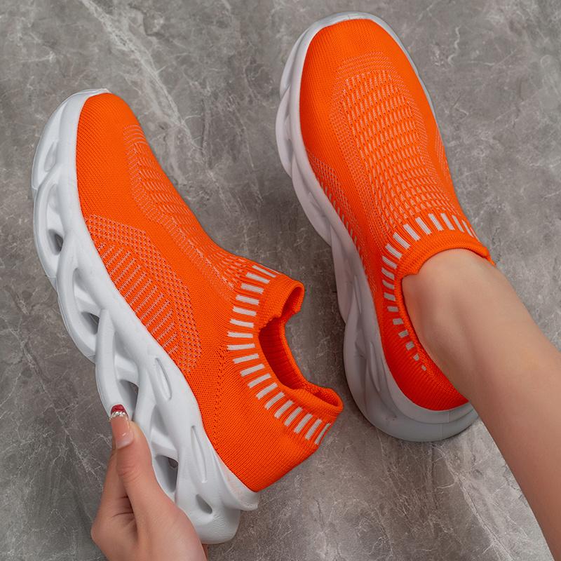 Fashion 2024 new casual sports men's and women's shoes soft sole lightweight couple fashion female sports walking fitness shoes