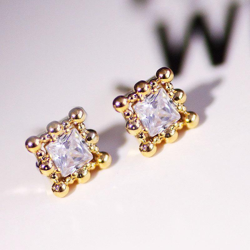 

Квадратные серьги Универсальные маленькие серьги Новые модные