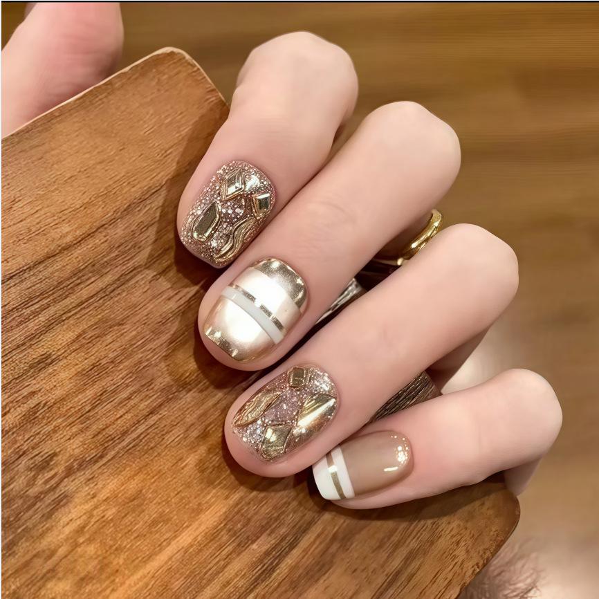 Champagne Gold Cat Eye Rhinestone Press-On Nails: Luxurious Daily Wear with White-Brightening Versatile Design
