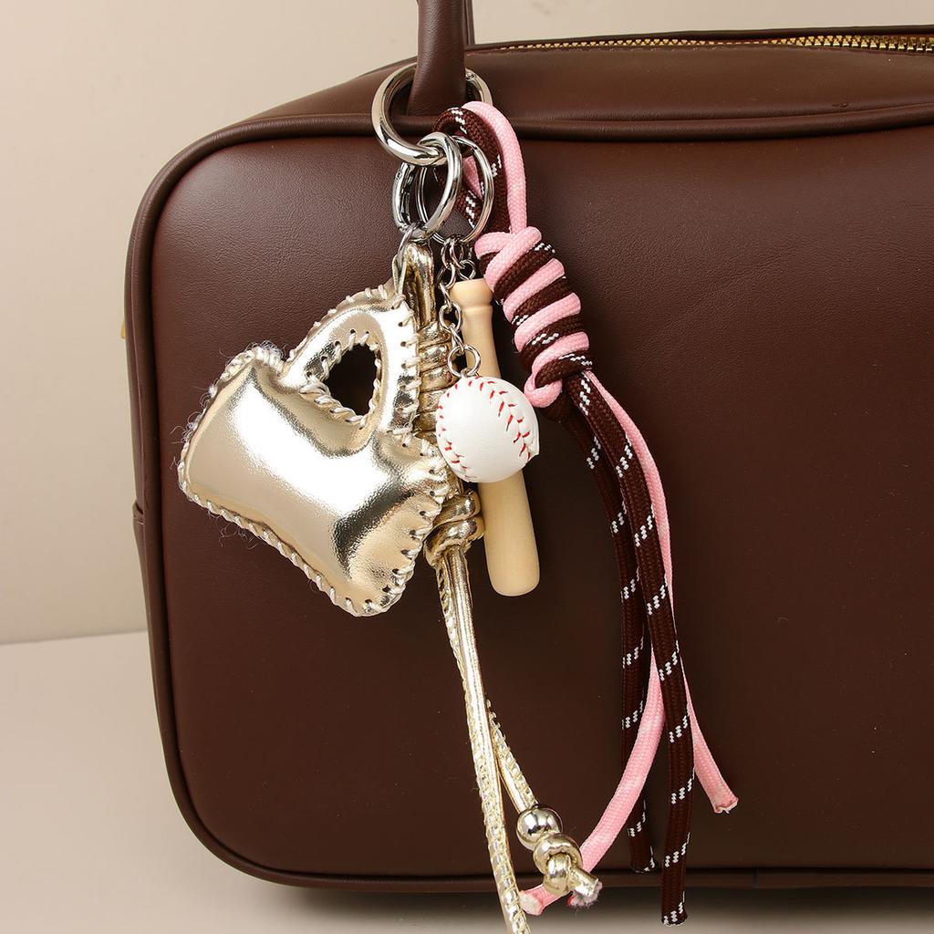 It is the original design of ins wind laser leather, high-end exquisite small bag pendant, keychain, schoolbag pendant.