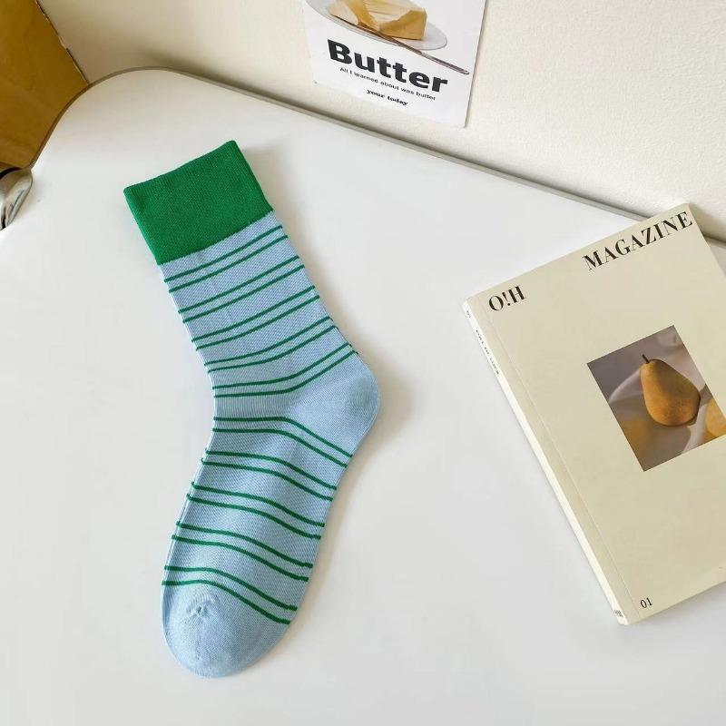Damen Frühling und Herbst Farbgestreifte Baumwolle Mittelrohr Frotteesocken