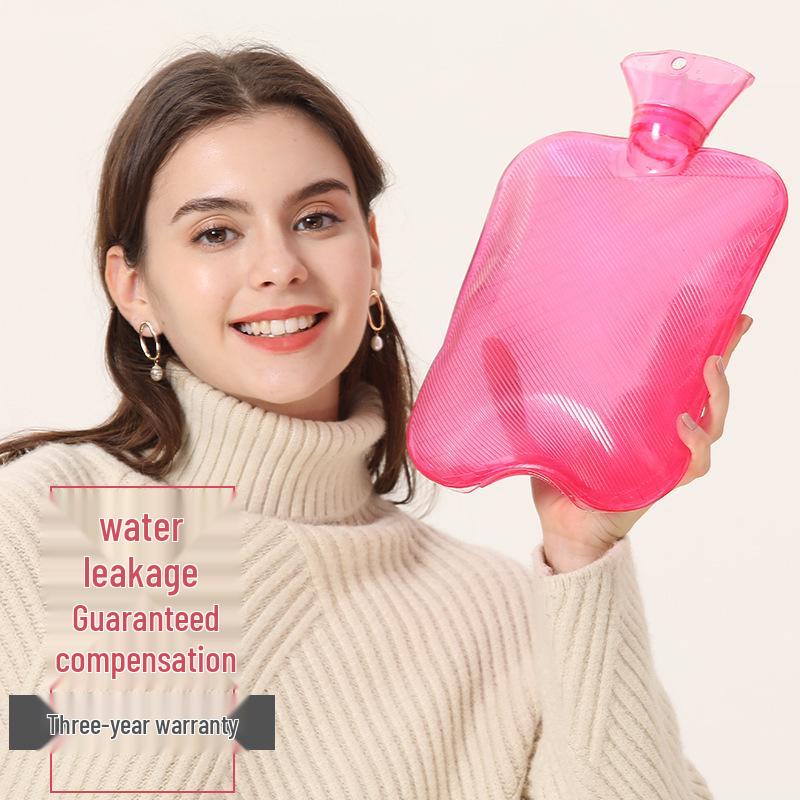 Bolsa de Água Quente Portátil de PVC Espessado com Aquecedor de Mãos de Pelúcia Sarjada.