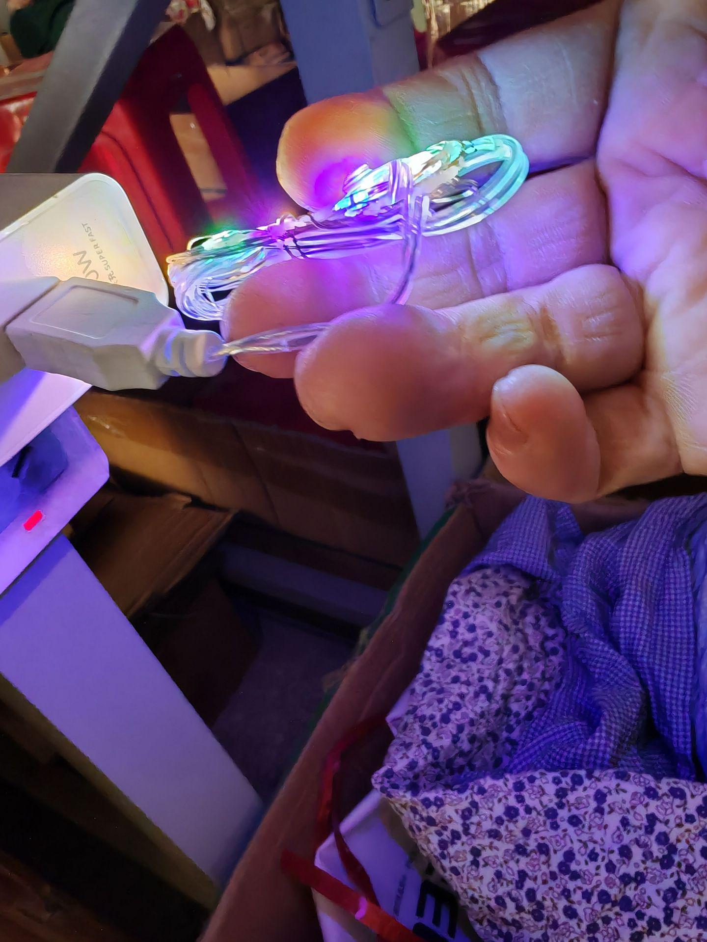 

Медная проволочная гирлянда в виде звезд с маленькими цветными лампочками, питание от USB USB plug steady-on