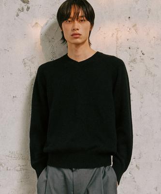 KNITTED Shaggy Dog 100% Wool V-Neck Knit Black