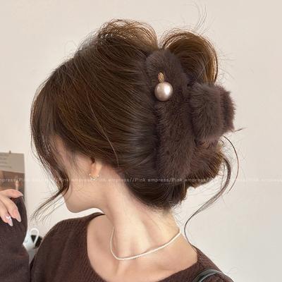 Trendy Fashion Elegant Plush Grab Clip Women's Large Hair Volume High-Level Sense Clip Hairpin Autumn and Winter Back Head Shark Clip Hairpin Headwear