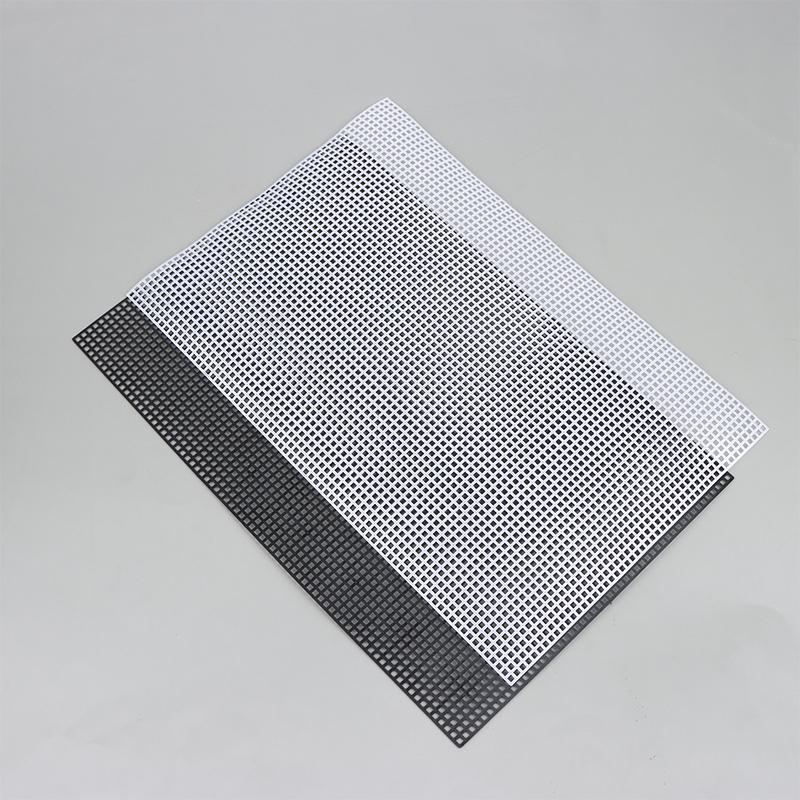 2 Stück Näh-Kunststoff-Gittergewebe Schwarz/Weiß für DIY Bestickte Gewebte Handarbeiten 30*20cm