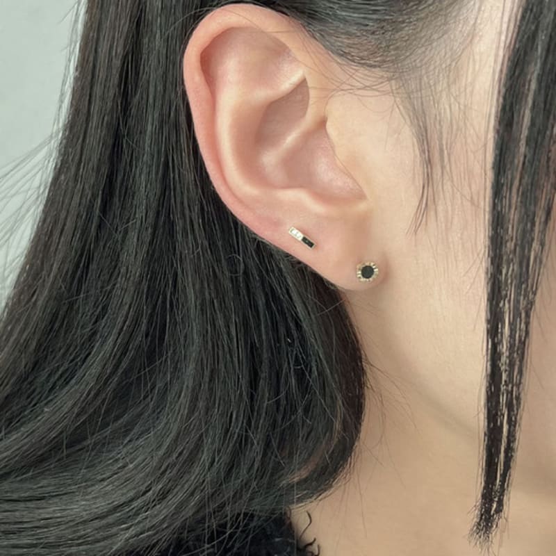 Youngglow 14k Black Half Cubic Bar Piercing