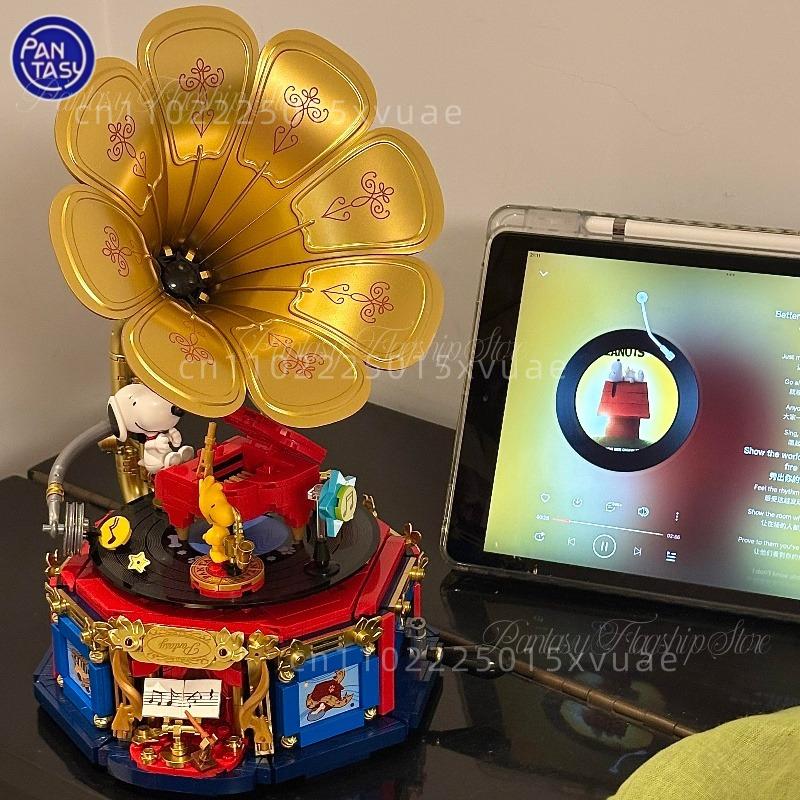 New Pantasy Snoopy Building Blocks Snoopy Scene Modeling Series Puzzle Assembling Toy Model Ornament Collectible Christmas Gifts