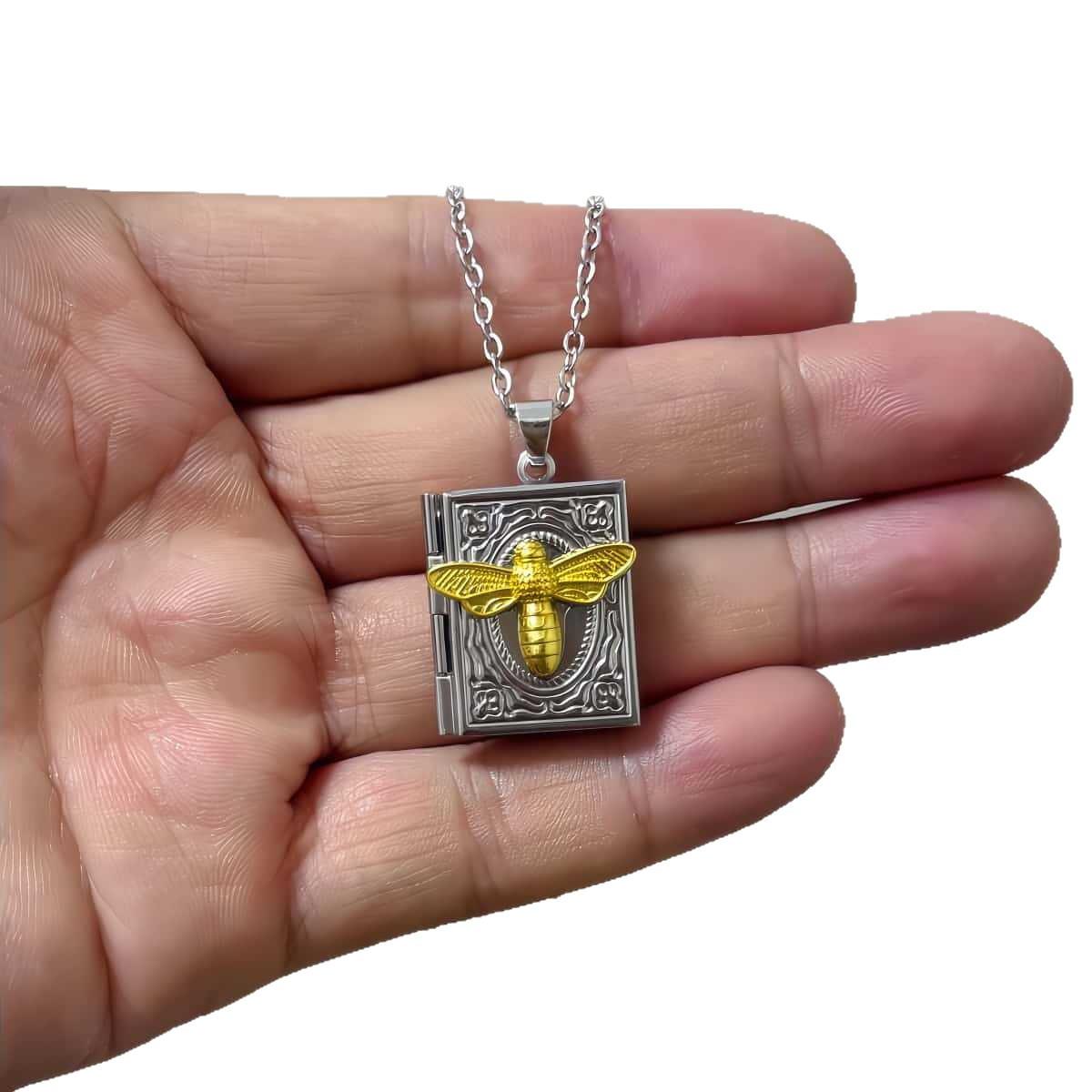 

Creative Exquisite Gold Color Relief Bees Insects Photo Box Pendant Necklace for Men Women Sliver Color Stainless Steel Jewelry