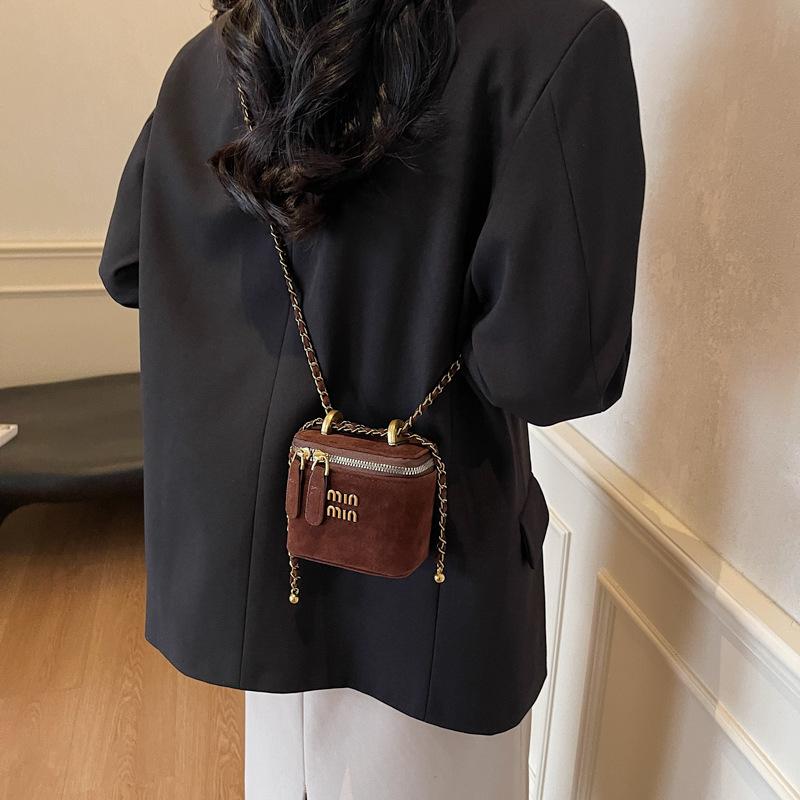 

Зимняя сумка-мессенджер из французской коробки 2025 года с уникальной текстурой, женская, персонализированная, универсального размера, сумка через плечо 12*7*10