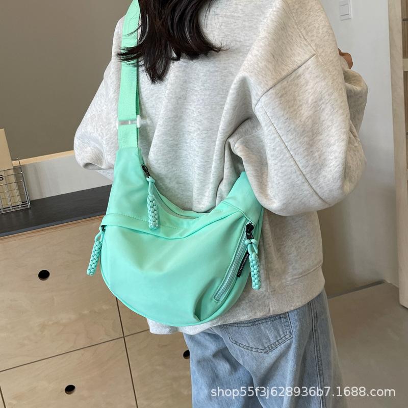 Korean Version of Simple Commuter Small Bag Shoulder Bag Women's 2024 New Casual Dumpling Bag College Student Versatile Messenger Bag