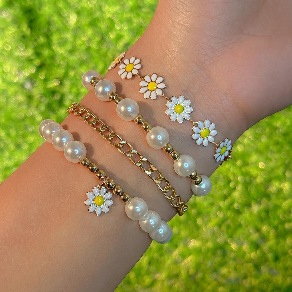 Metal Wind Pig Nose Buckle Round Bead Chain Bracelet, Creative Small Daisy Color Soft Pottery Jewelry