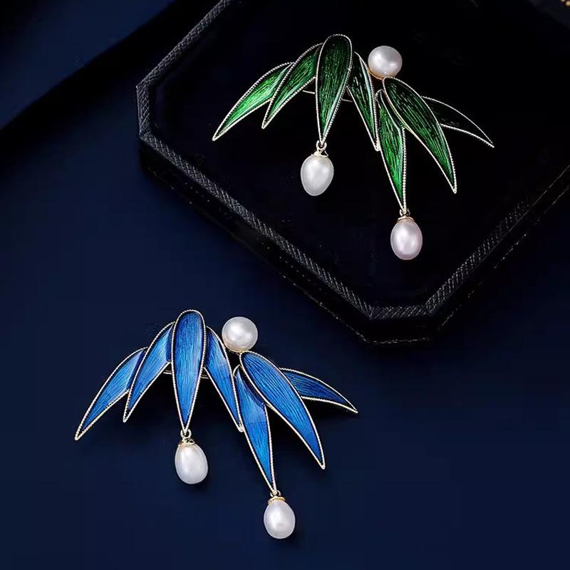 Elegant perle bambusblad brosje High-end kvinners nisjedesign korsasje Retro allsidig nål klestilbehør