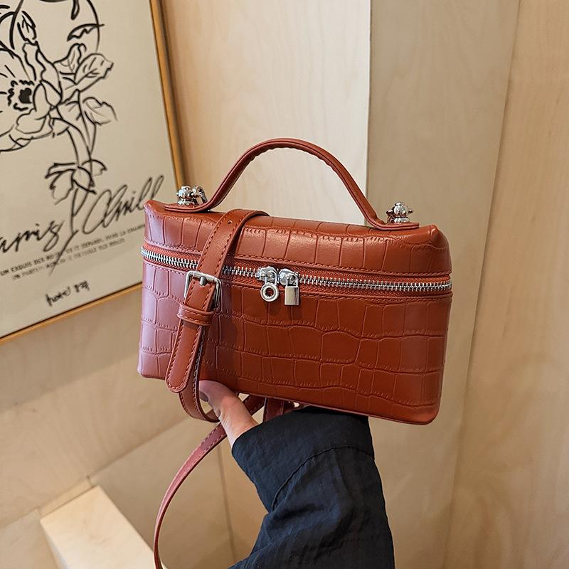 High-end niche bag women's autumn and winter new fashion shoulder messenger bag portable small square bag