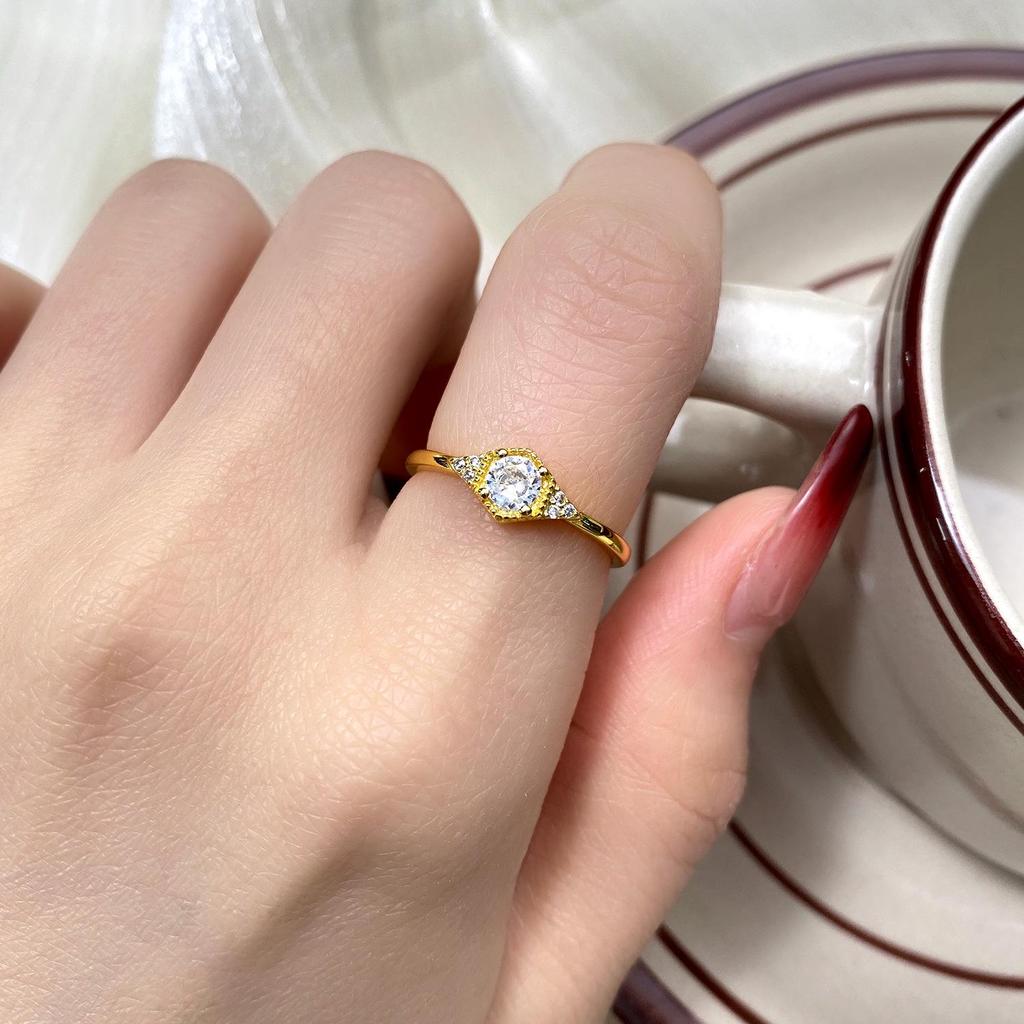 18K Gold Plated Sterling Silver Ring with Round Cubic Zirconia: Retro Palace Style Light Luxury Index Finger Accessory