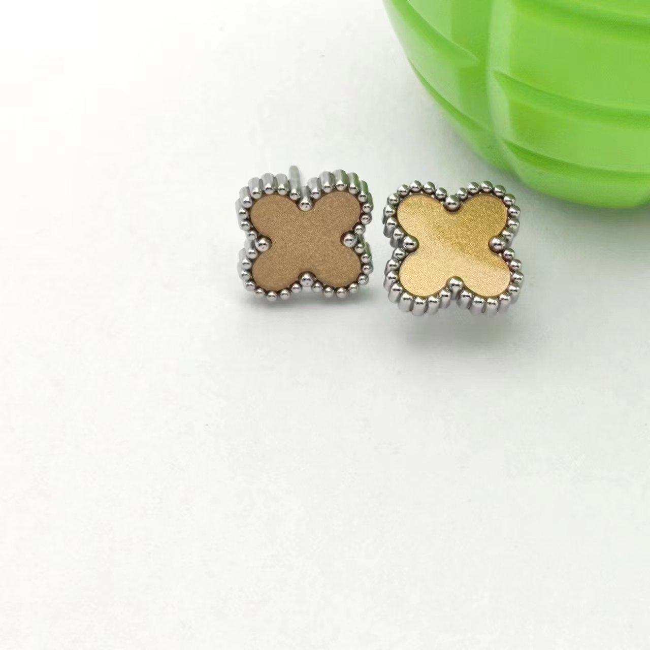 

Модные серьги с четырехлистным клевером Высококлассное чувство комфорта при поездках на работу Модные серьги Hundred Temperament Женские серьги