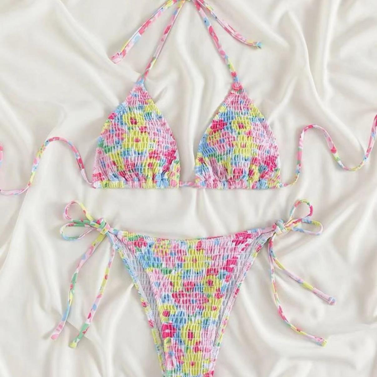 

2024 Floral Bikini: Stylish Cross-Strap, Three-Point Design Small