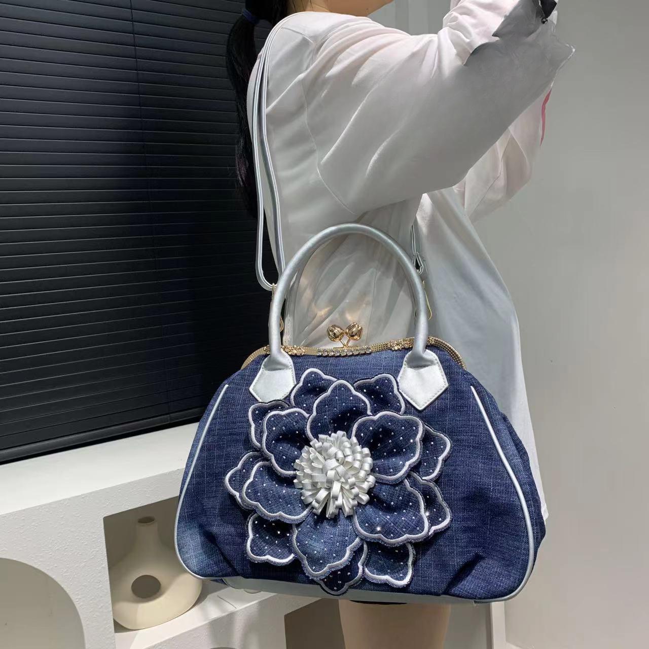 

Трехмерная джинсовая сумка с цветочным узором для женщин Элегантная сумка с бриллиантами Банкетная сумка на плечо Модная