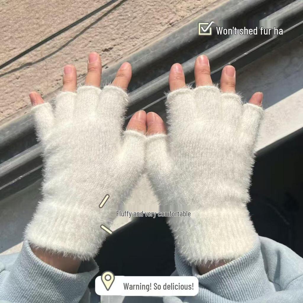 Women's Fingerless Faux Mink Gloves: Ideal for Autumn/Winter Cycling and Writing.
