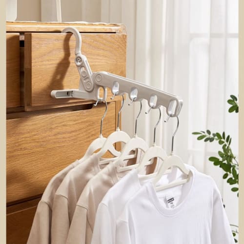 Four clip-on portable hangers and one folding hanger for easy storage. Ideal for travel, business trips, and indoor laundry drying. (4 colors availabl