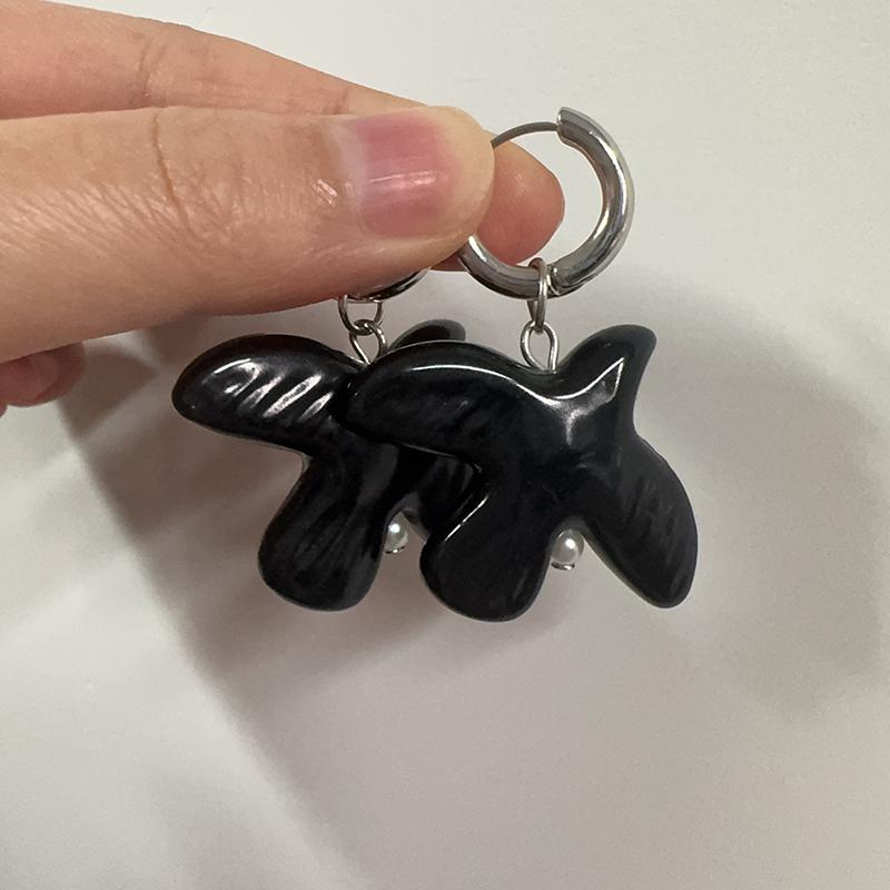 

New Ceramics Black White Peace Dove Hoop Earrings for Women Luxury Elegent Animal Earrings European American Personality Jewelry чёрный