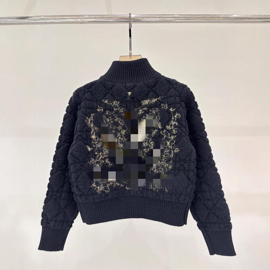 Hochwertige Version 25 karierter gestickter Schmetterling Strickjacke mit Reißverschluss und Stehkragen für den frühen Herbst