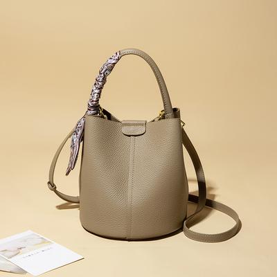 Modische und lässige Bucket Bag für Damen Neue vielseitige Mutter-Kind-Tasche Nischen-Lebensmittelkorb Ein-Schulter-Umhängetasche.