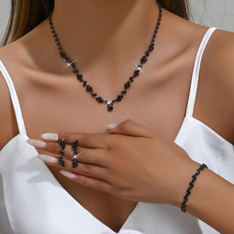 

Простой и изысканный хит продаж: ожерелье, серьги, браслет, комплект из трех предметов, полный цепочек на ключицы, аксессуары для вечернего платья