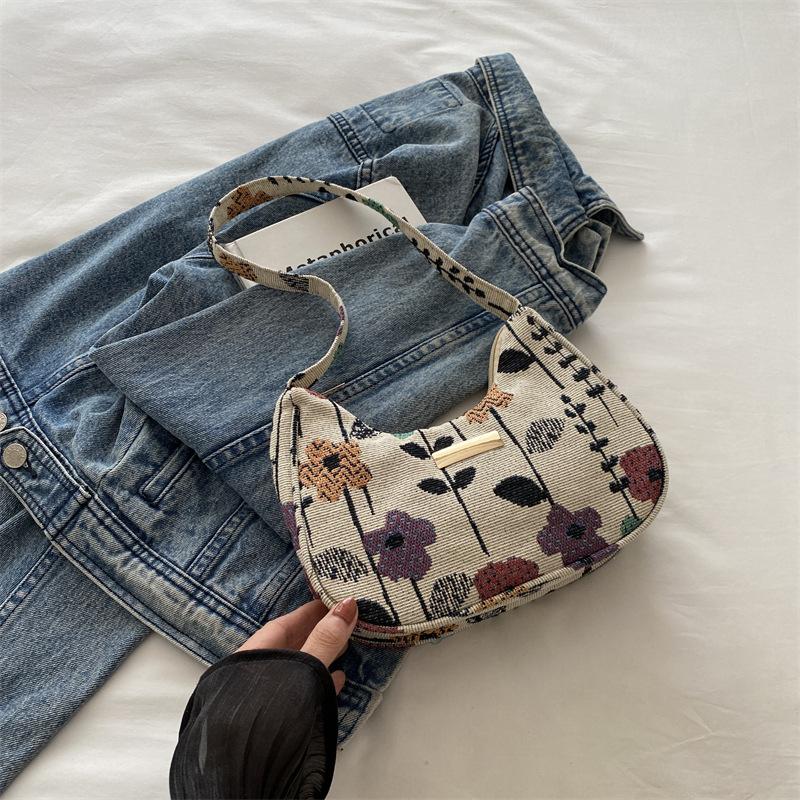 

Сумка подмышку женская 2025 новая трендовая осенняя милая клубничная квадратная сумка литературная сумка через плечо повседневная сумка-мессенджер