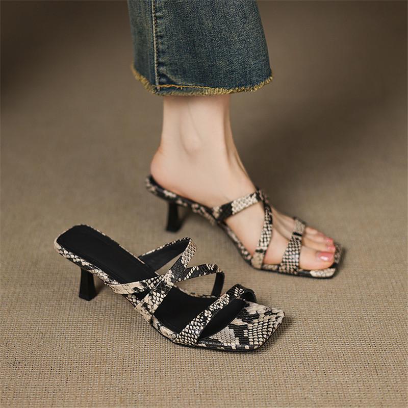 Mode Neue Sommer Hausschuhe Echtes Leder Hausschuhe für Damen Mode Serpentin Quadratische Zehenpartie Damenschuhe Hohe Absätze Hausschuhe Sandalen