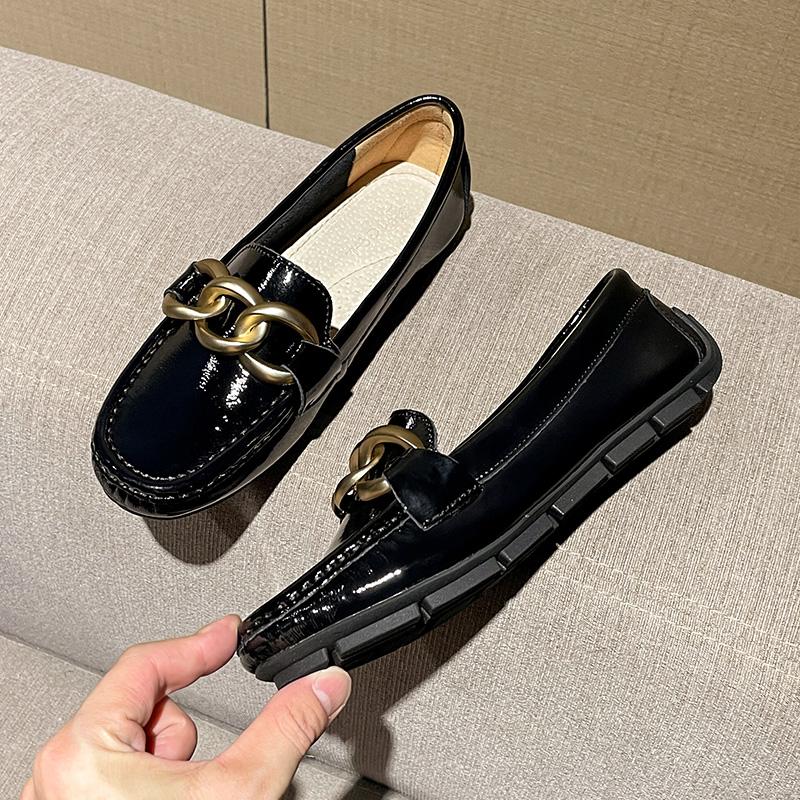Modische koreanische glänzende Rindsleder-Slipper für Damen, luxuriöse Mokassins mit Metallkette, weiche Rindsleder-Ballerinas, Damen-Antirutsch-Pantoletten