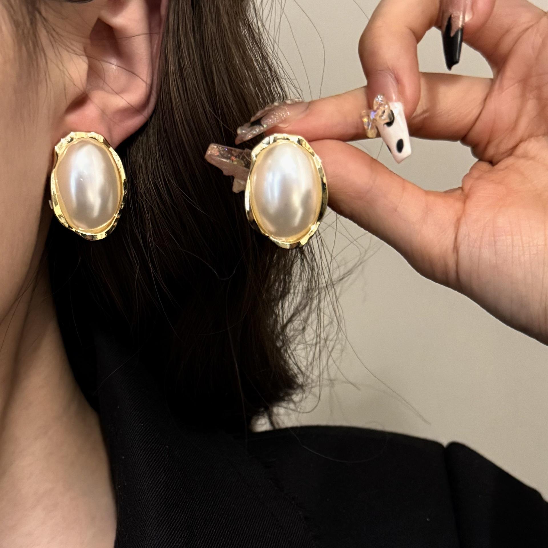 Fashionable Elegant Imitation Pearl Oval Earrings for Women Ladies Retro Light Luxury Drop Earrings Wedding Jewelry Accessories