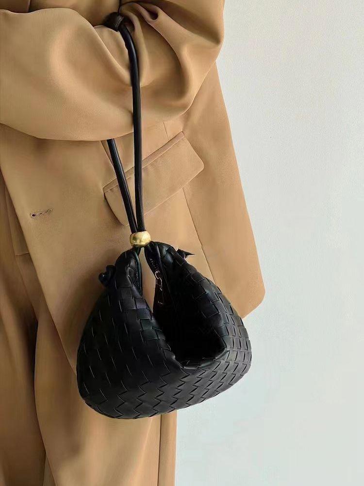 2025 Sommer Französische Luxus gewebte Leder Halbmond Schultertasche - Vielseitige Damenhandtasche