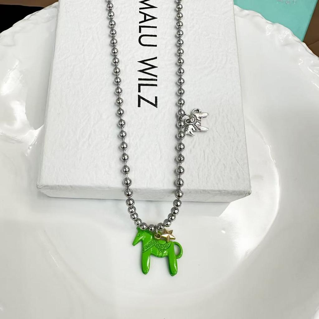 Colliers pendentifs LATS Couleur Blanc Noir Vert Bleu Rose Émail Cheval Colt Chaîne de Perles en Alliage Plaqué Argent Chokers