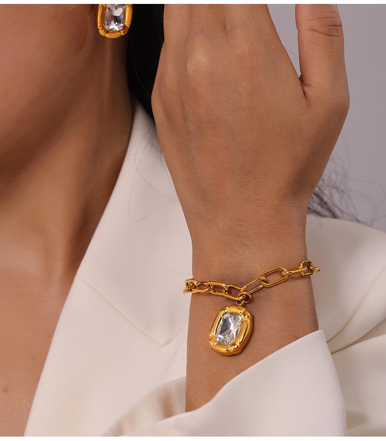 Minimalist Gold-Plated Titanium Steel Pendant with Diamond-Accents - Geometric Oval Design Jewelry Set.