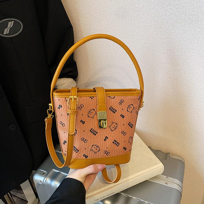 

High-Quality Women s Print Underarm Bucket Bag - Versatile, Simple, Trendy Autumn/Winter Handbag 23*10*18 cm коричневый