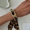 SHIXIN Leopardenmuster Seidenschal Manschettenarmreif Gepunktetes Bandumwickeltes Metall Breites Armband Retro Verstellbar Ethnisch Stil Armband