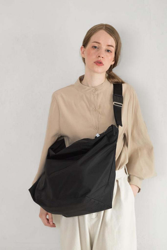 SASURA Cordura Messenger Bag, Made In Japan, Water-Repellent, Lightweight, Large Capacity, for Men and Women (Cordura)