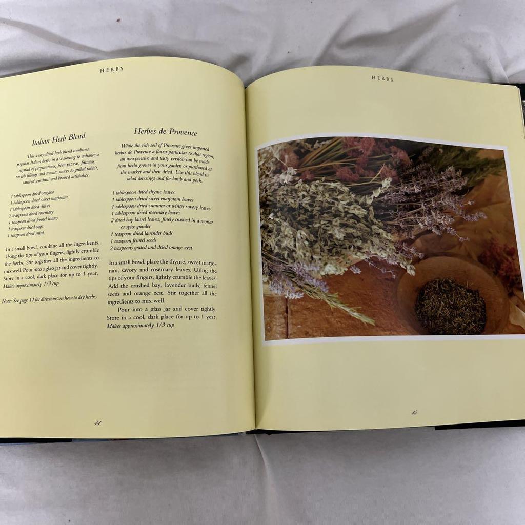 [USED] HERBS A COUNTRY GARDEN COOKBOOK