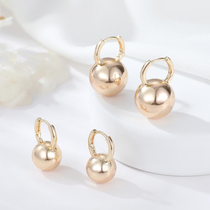 

Retro Light Luxury Geometric 14k Gold Ear Cuffs: High-End Metal Ball Earrings