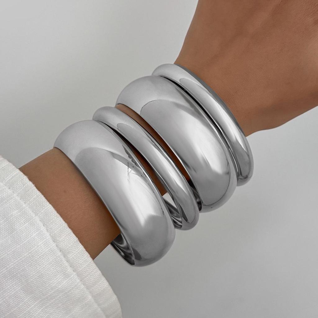 Sleek Geometric Twist Metal Bracelet Set