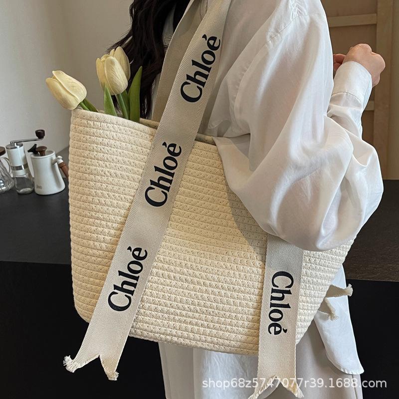 Gewebte Tasche im ausländischen Stil, Damen, Frühjahr/Sommer 2025, neue französische Schultertasche, Freizeit-Urlaubstasche, Strandtasche, Gemüsekorb