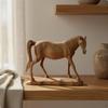 Vintage Pferdeskulptur Retro-Stil Holzfigur Holzmaserung Heimdekoration für Wohnzimmer