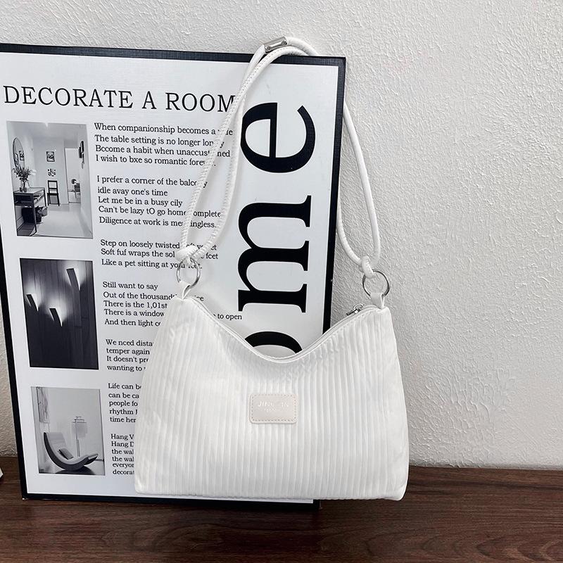 2026 Crescent Pleated Underarm Bag: Fashionable, Textured, Simple & Elegant Single Shoulder Crossbody